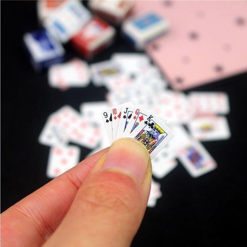 Prank Toys - 1 セットミニポーカートランプかわいいミニチュアゲーム面白いアクティブな雰囲気旅行おもちゃいたずら小道具ドールハウスアクセサリー