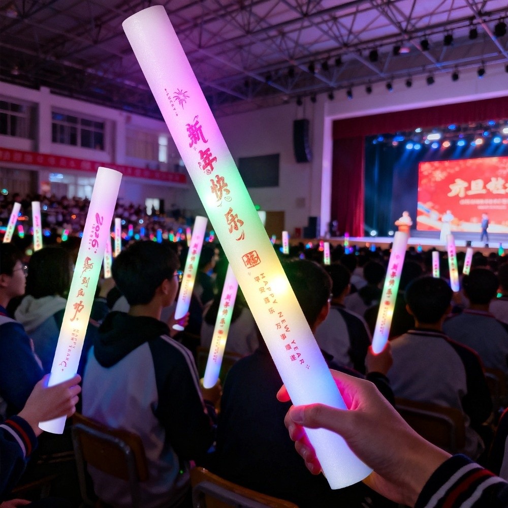 雰囲気演出用カラフルスポンジグロースティック 2026年新年 - Flashing Led Foam Sticks Party のレビューと価格